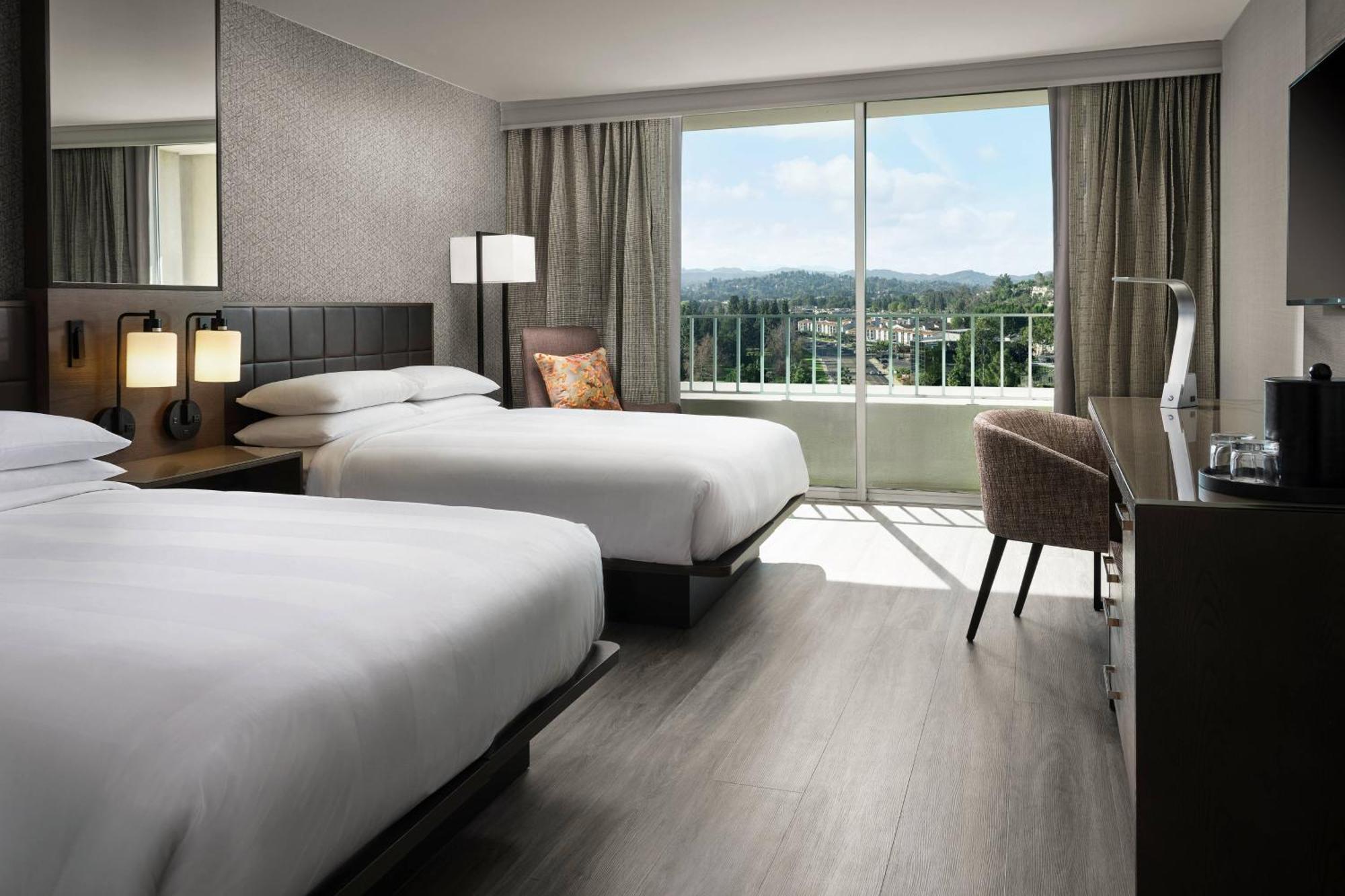 Warner Center Marriott Woodland Hills 3*